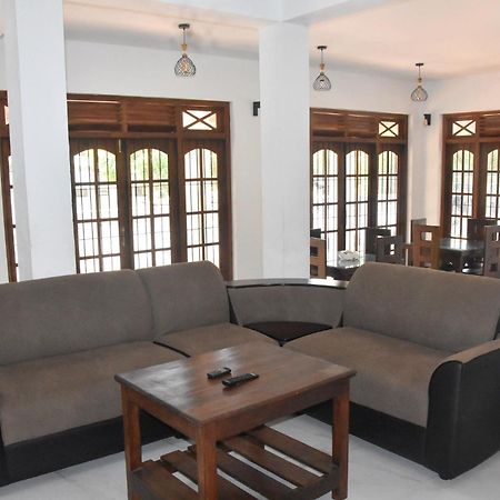 Silverline Guest House Anuradhapura Ngoại thất bức ảnh