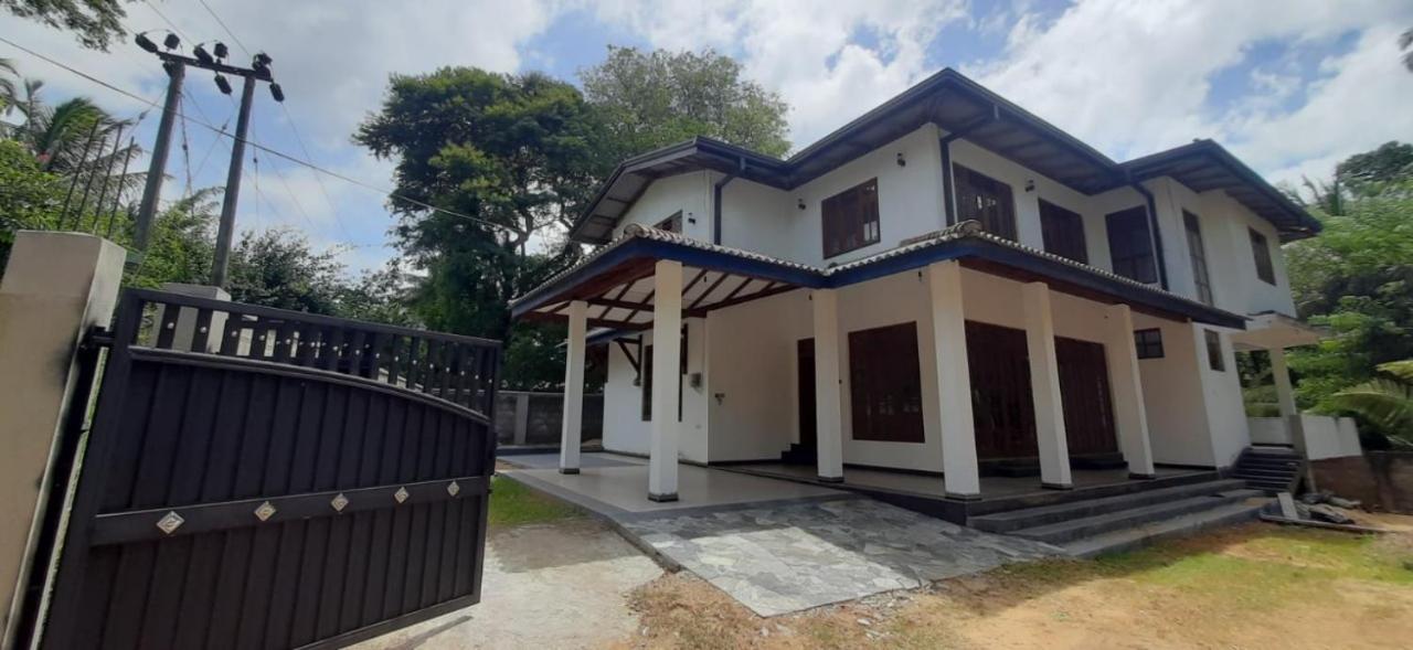 Silverline Guest House Anuradhapura Ngoại thất bức ảnh