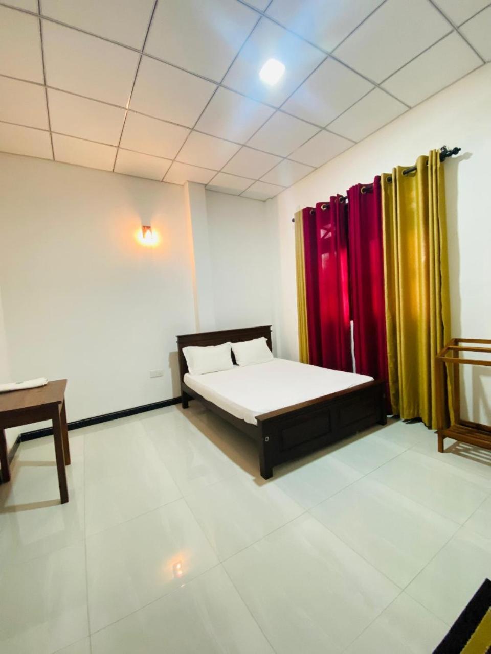 Silverline Guest House Anuradhapura Phòng bức ảnh
