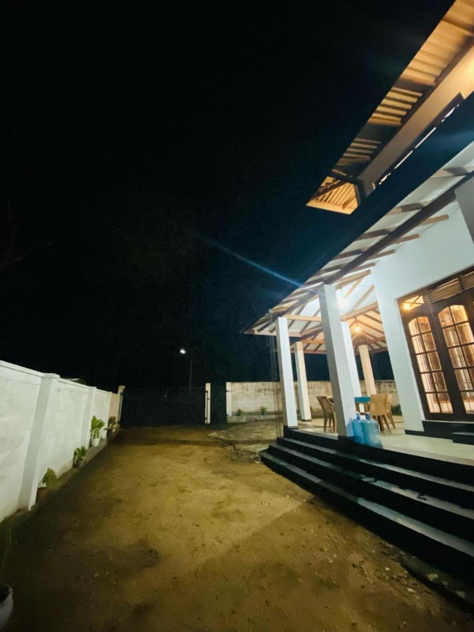 Silverline Guest House Anuradhapura Ngoại thất bức ảnh
